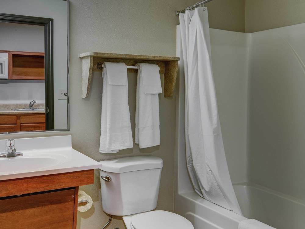 Woodspring Des Moines Hotel